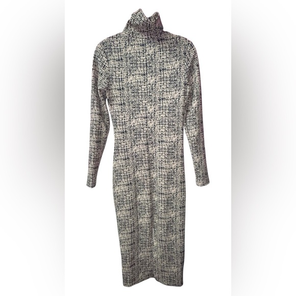 Elegant Gray Turtleneck Dress - Picture 2 of 3